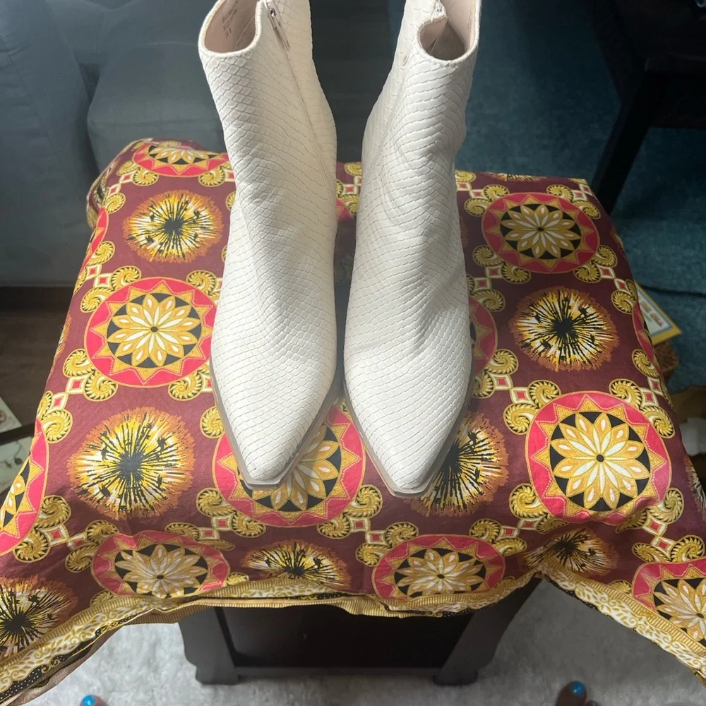 Elegant Oasis Society Cream Oasis SocAnkle Boots - Picture 7 of 13